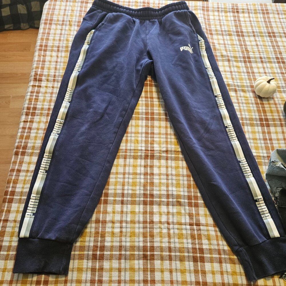 Men's puma jogger sweatpants. Size medium